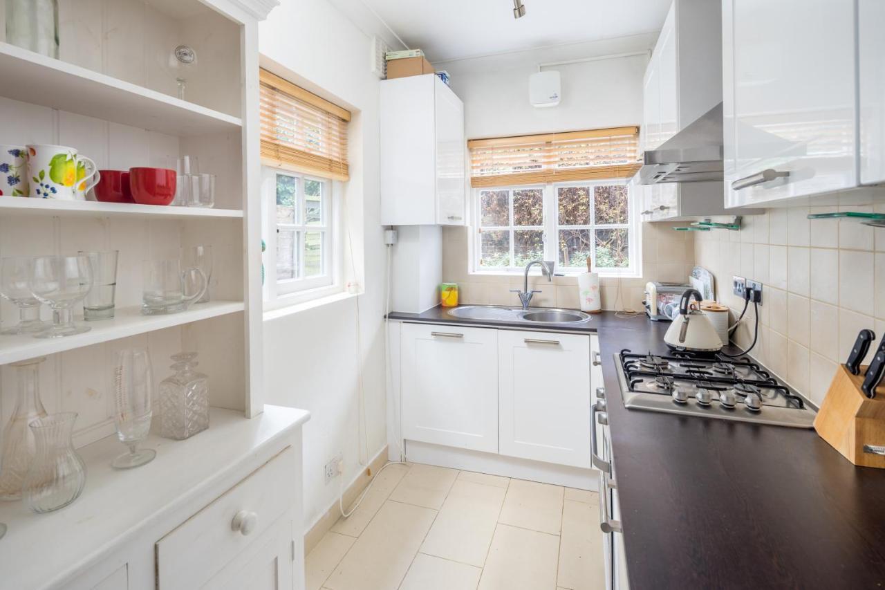 Charming 2Br Flat With Patio In Hammersmith Λονδίνο Εξωτερικό φωτογραφία